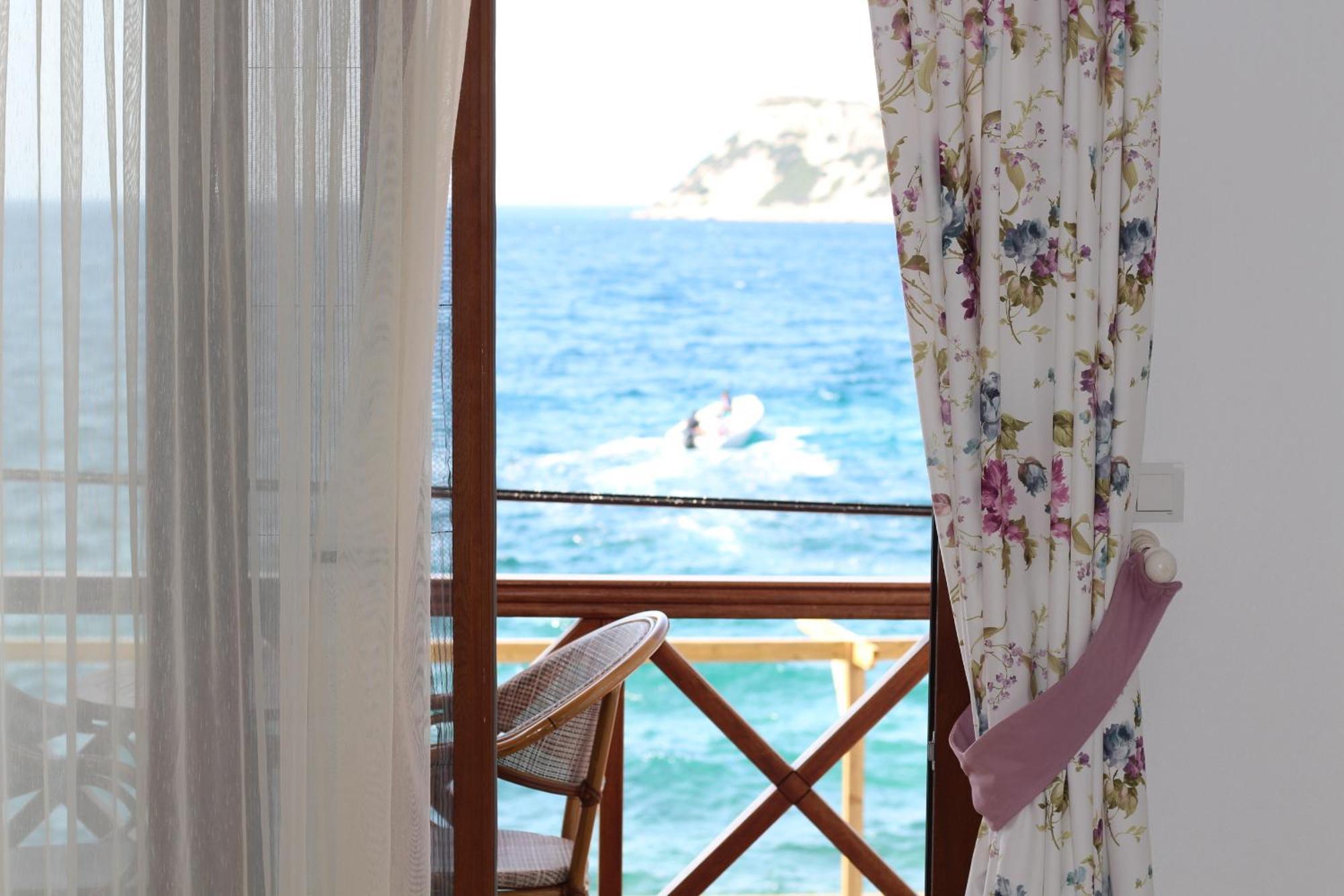 Rota Hotel Karaburun  Exterior photo